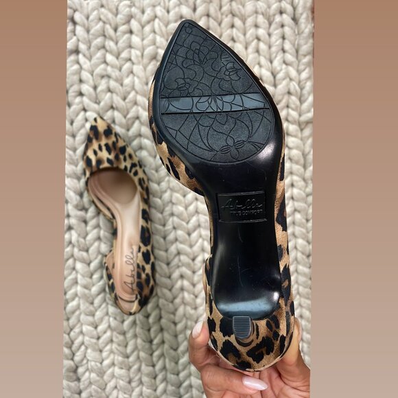 Abella Leopard Print Pointed Toe Kitten Heels Size 6M - Picture 6 of 7